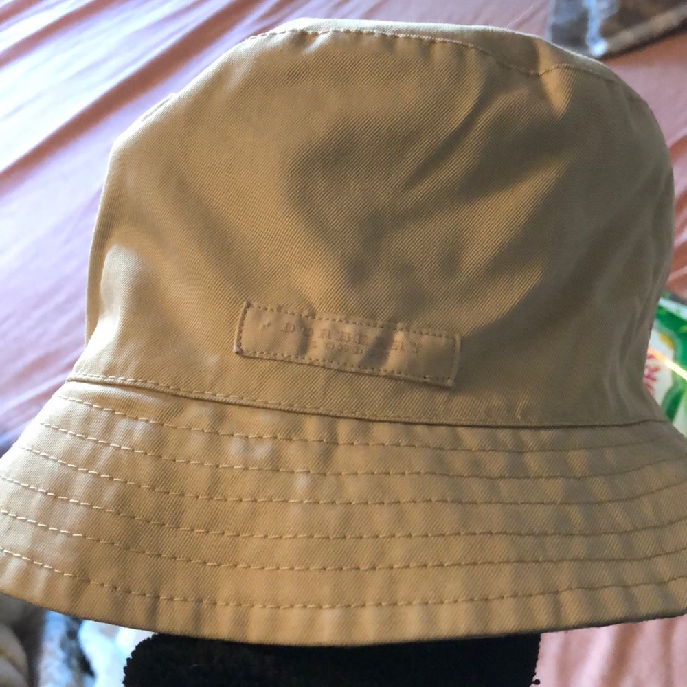 Burberry reversible bucket hat